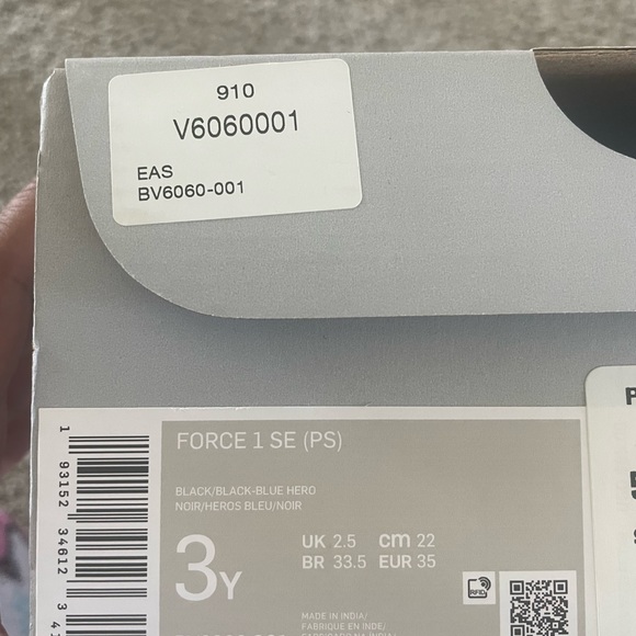 Nike Air Force 1 size 3Y - Picture 2 of 3